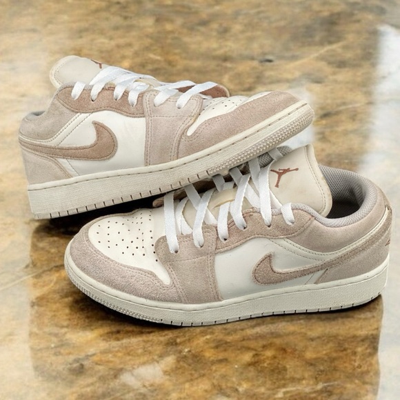 Air Jordan 1 Low SE Light Taupe Sail Brown Sneakers Women’s 7 Premium Suede - Picture 2 of 11